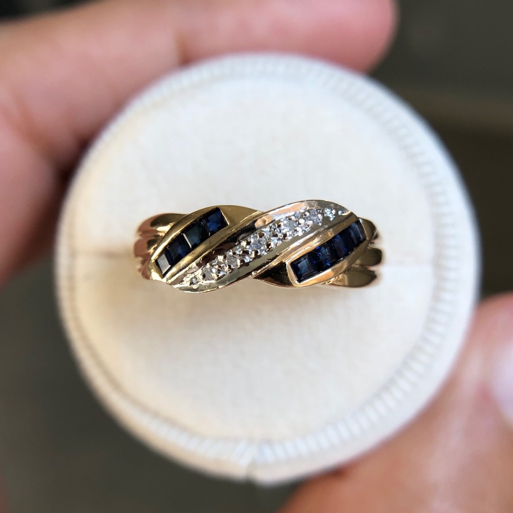 14K gold ring w/ blue sapphires+diamond chips